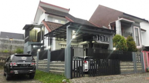  Villa Pesanggrahan Kusuma Batu  Batu